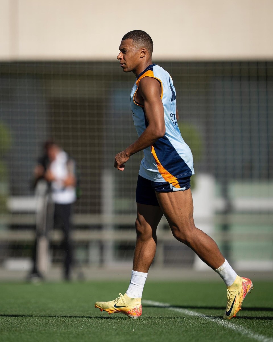 胡明轩拿下26分错失绝杀，澳大利亚全队安慰胡明轩